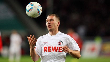 kering.com-水晶泳池比赛，奢华泳池引领运动潮流，水晶游泳池